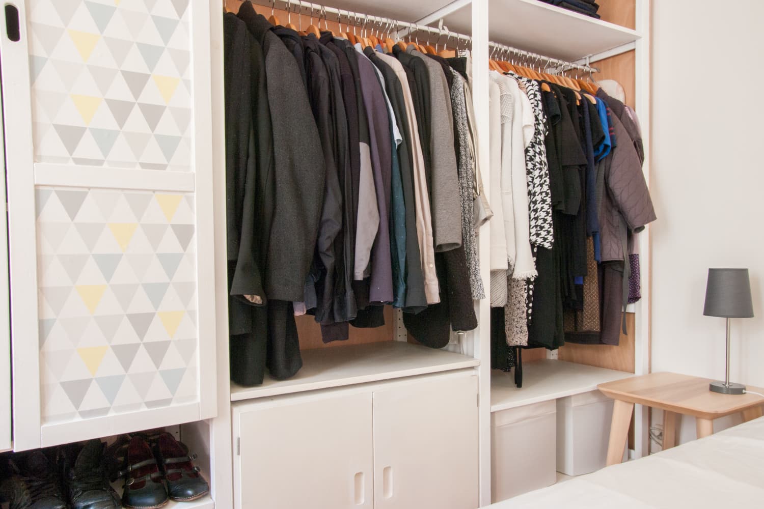 Use a Coffee Mug Hanger as a Closet Organizer Apartment Therapy